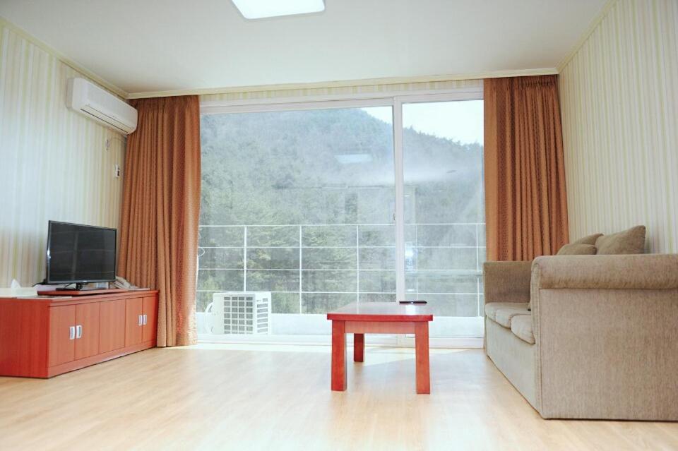 Muju Ilsung Condo Экстерьер фото