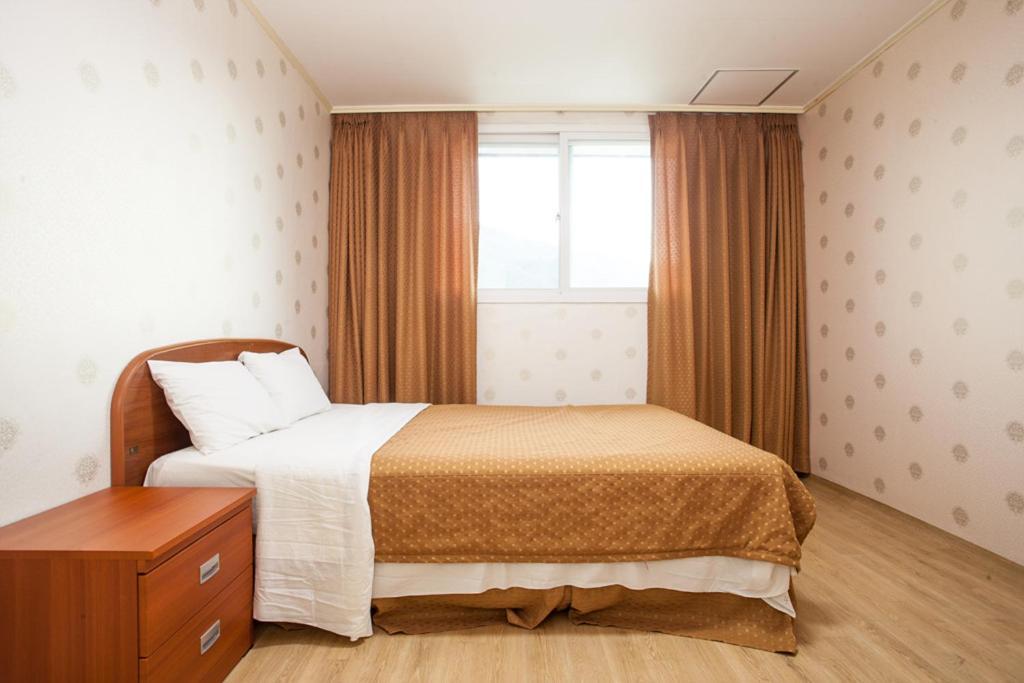 Muju Ilsung Condo Экстерьер фото